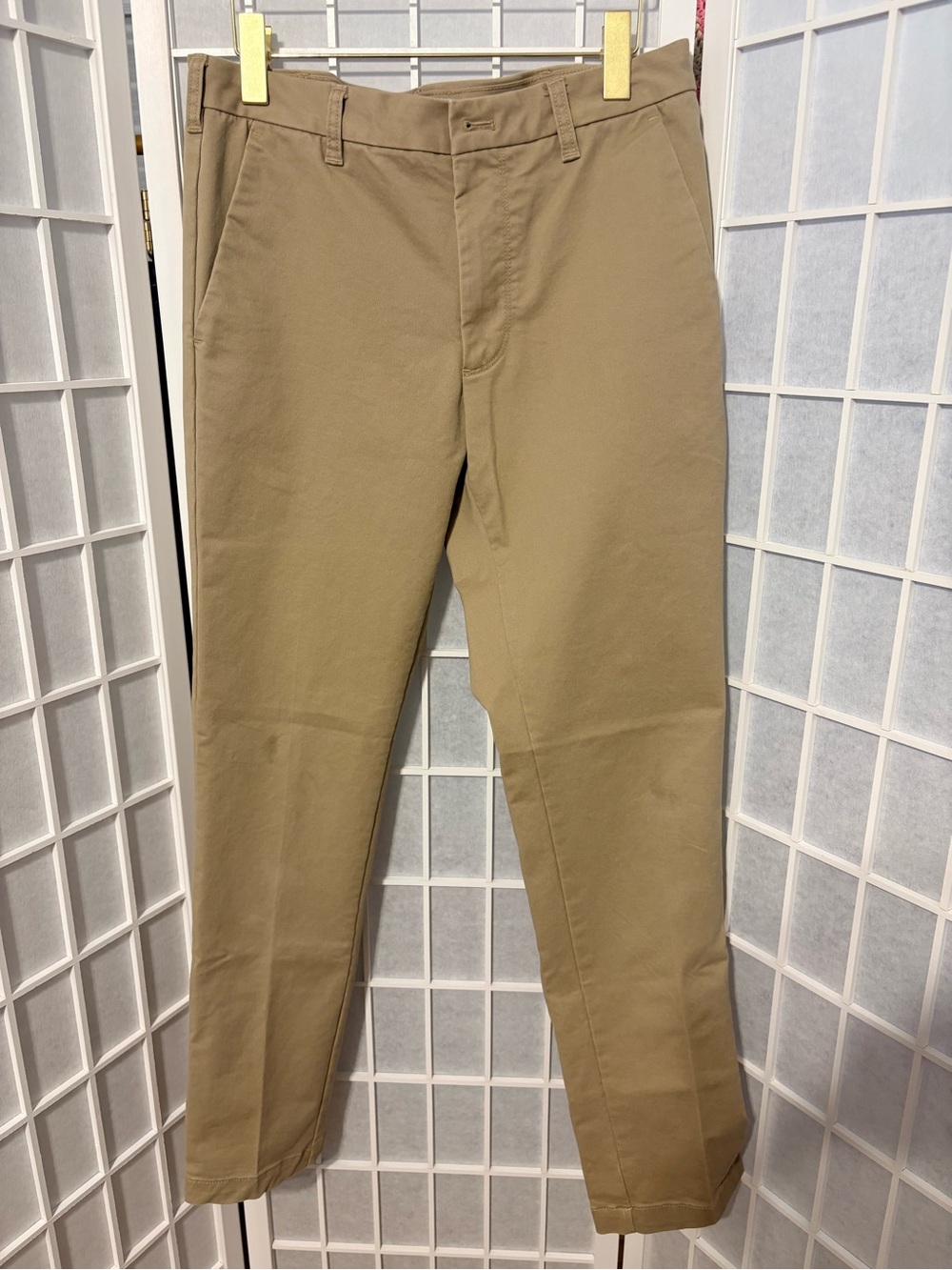 Izod Men's Tan Chino Pants